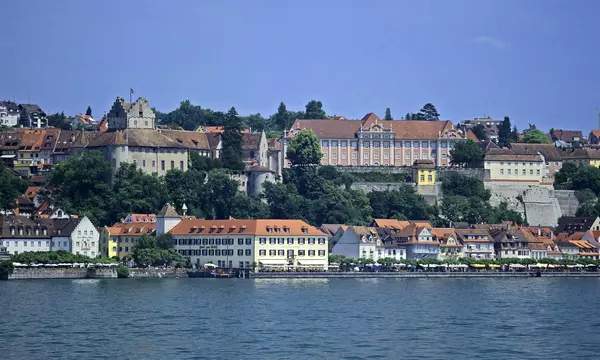 Blick vom See zur Meersburg und dem Neuen Schloss