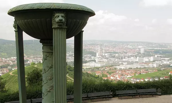 Ausblick auf Stuttgart von der Grabkapelle auf dem Württemberg