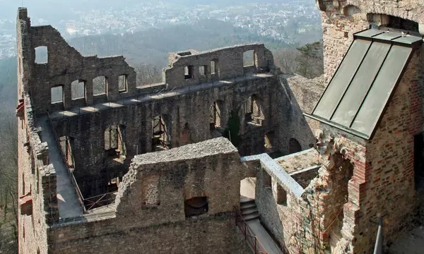 Luftaufnahme des Bernhardbaus im Alten Schloss Hohenbaden